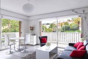 Furnished air-conditioned apartment with terrace near the city center